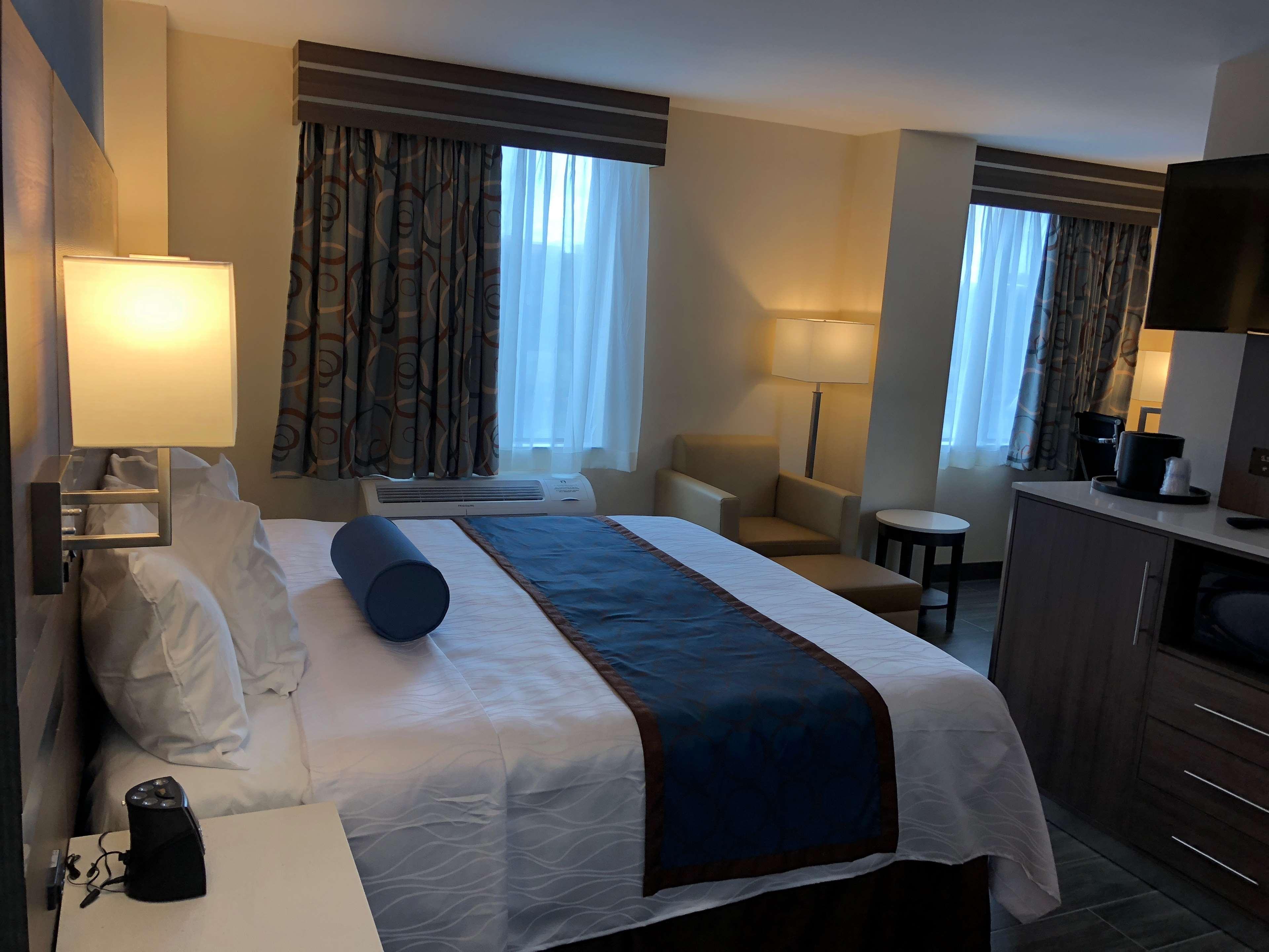 Best Western Plus Stadium Inn New York Exteriör bild