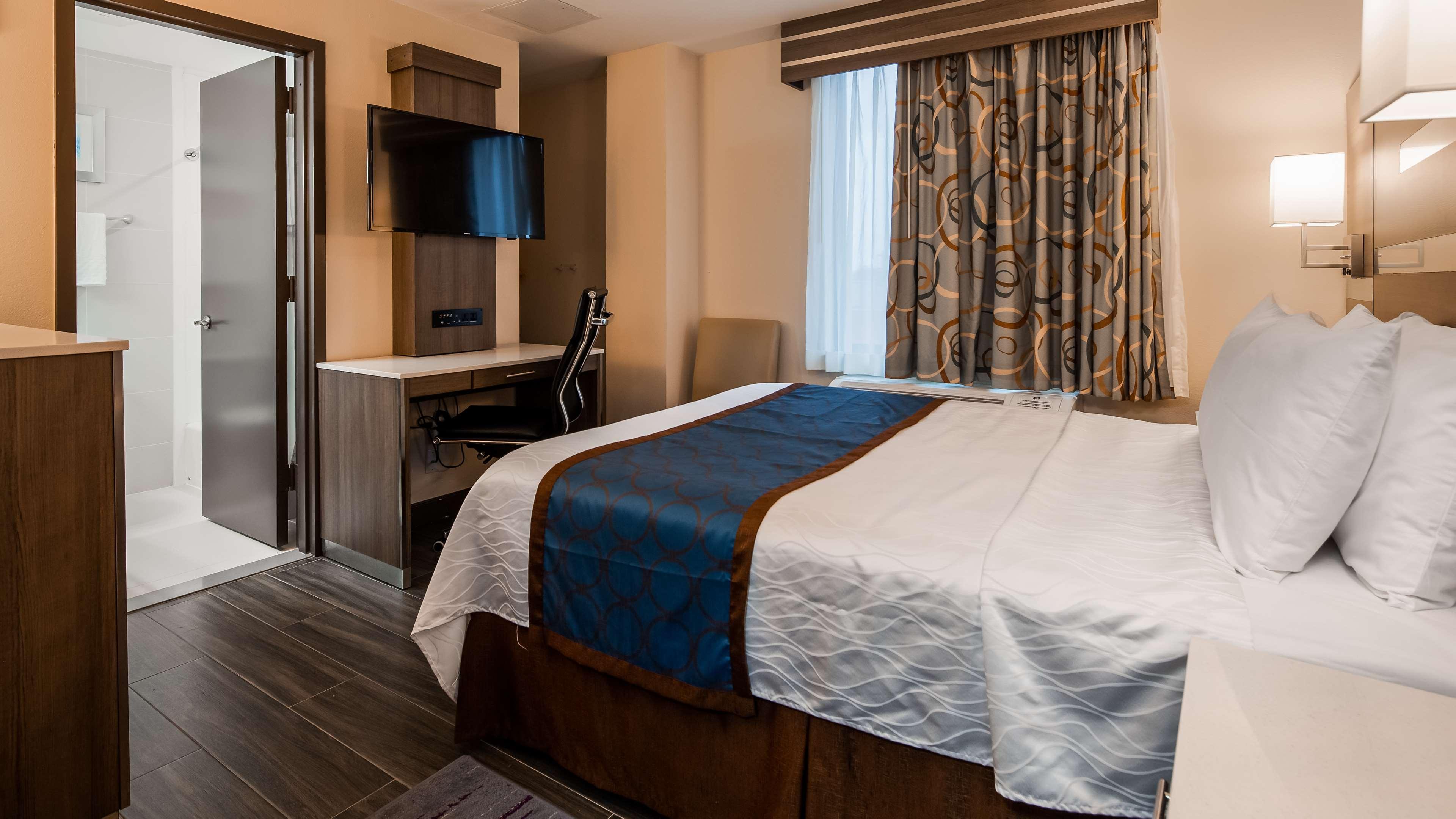 Best Western Plus Stadium Inn New York Exteriör bild