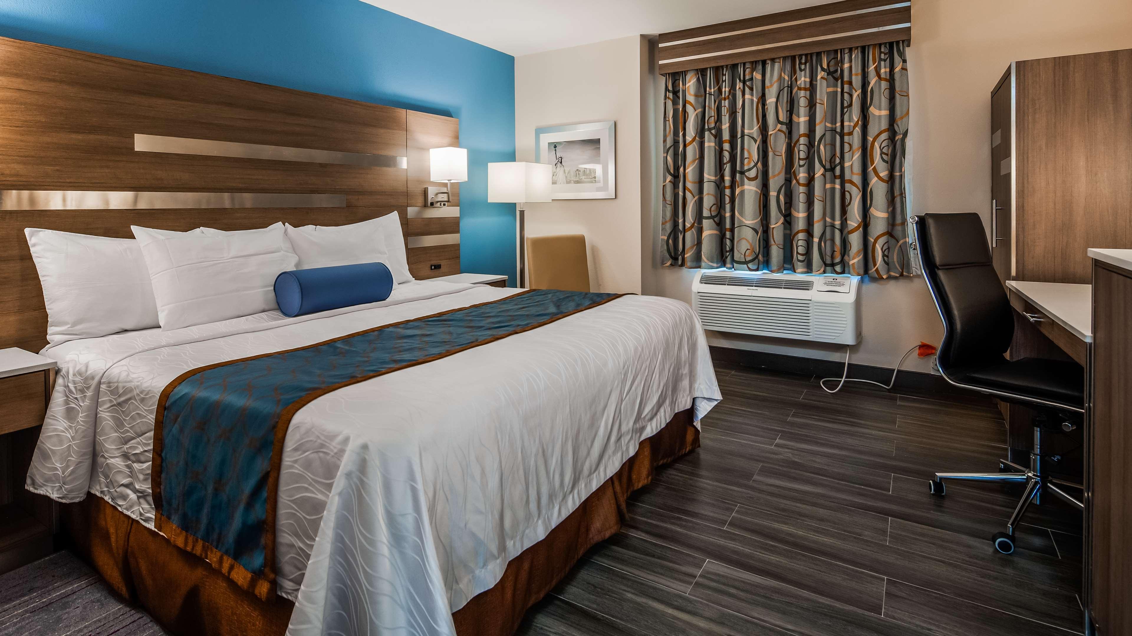 Best Western Plus Stadium Inn New York Exteriör bild