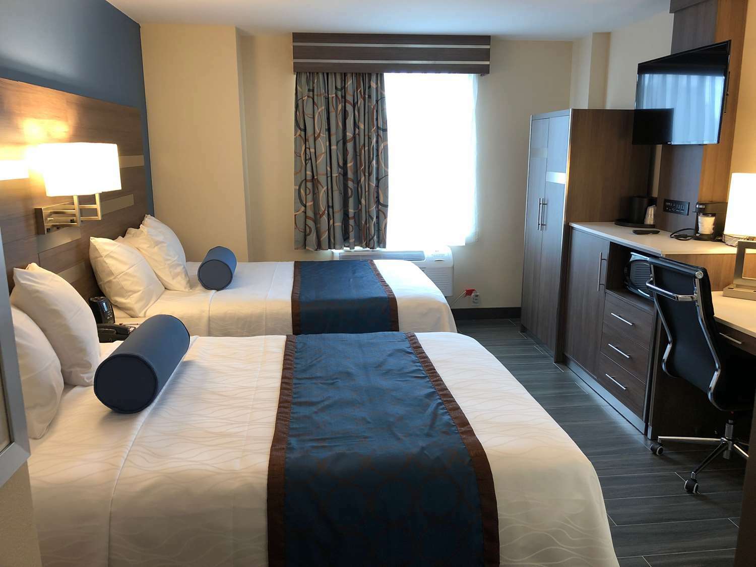 Best Western Plus Stadium Inn New York Exteriör bild